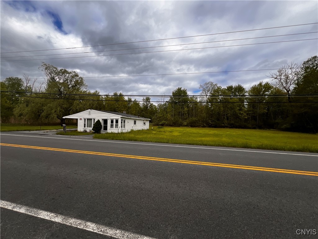 9572 Caughdenoy Road, Clay, New York image 7