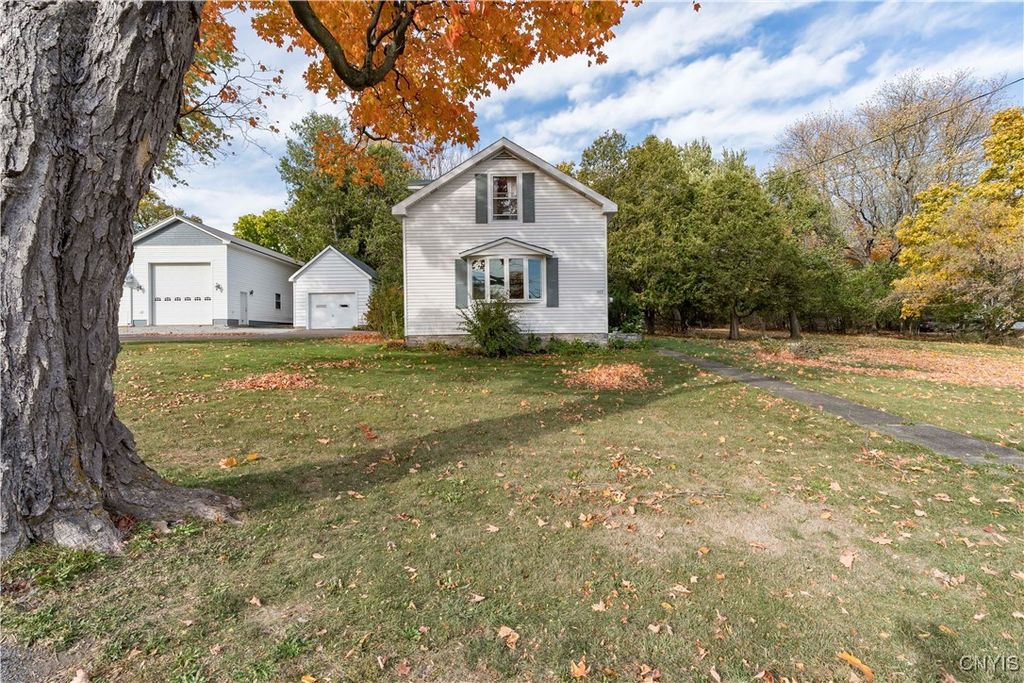 Photo of 522 Lakeview Drive, Brownville, NY 13615 (MLS # S1652839)