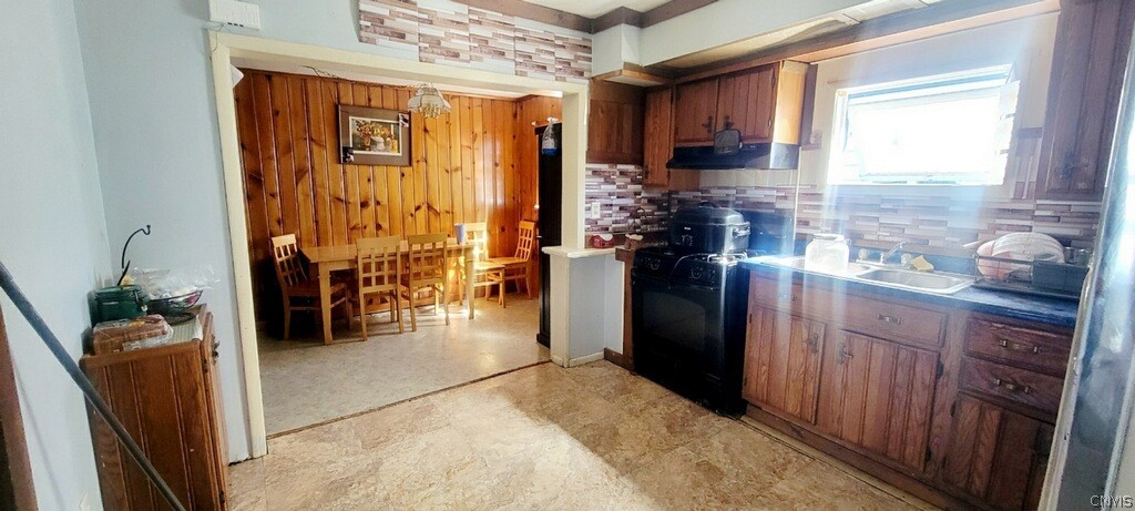 1002 W Dominick Street