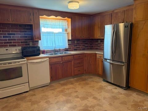 Tiny photo for 4875 Thornwood Drive, Salina, NY 13088 (MLS # S1702494)