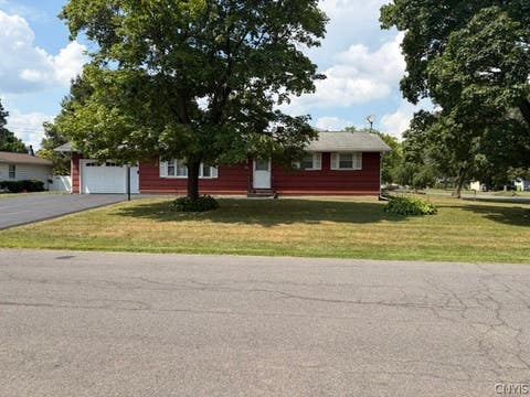 Photo of 4875 Thornwood Drive, Salina, NY 13088 (MLS # S1702494)