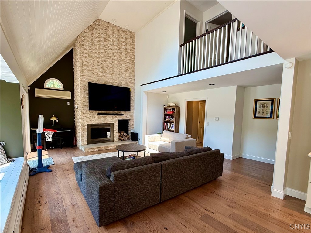 8 Pippin Wood Drive