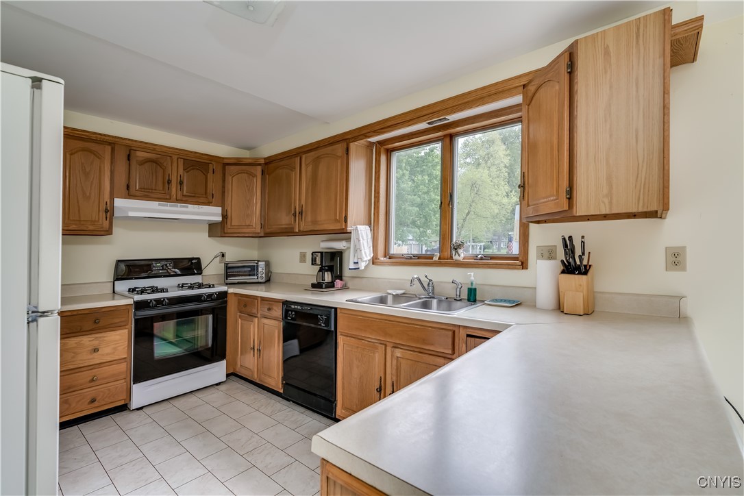 485 E Joseph Street, Cape Vincent, New York image 31