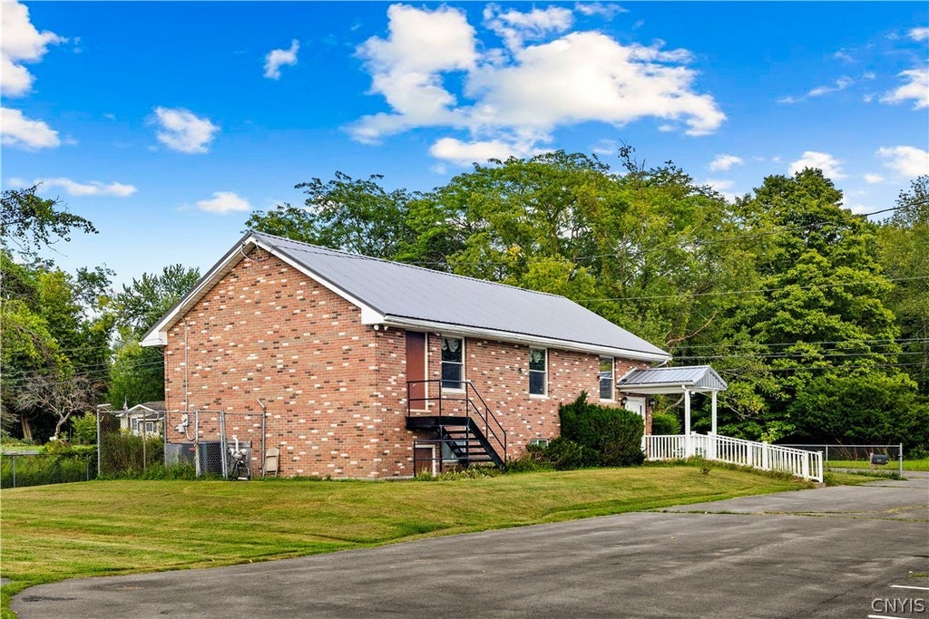 Photo of 5297 Keyes, Deerfield, NY 13502 (MLS # S1711372)