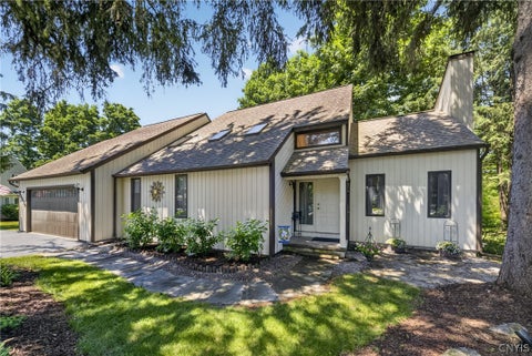 Photo of 6310 Yulewood Circle, Cicero, NY 13039 (MLS # S1694878)