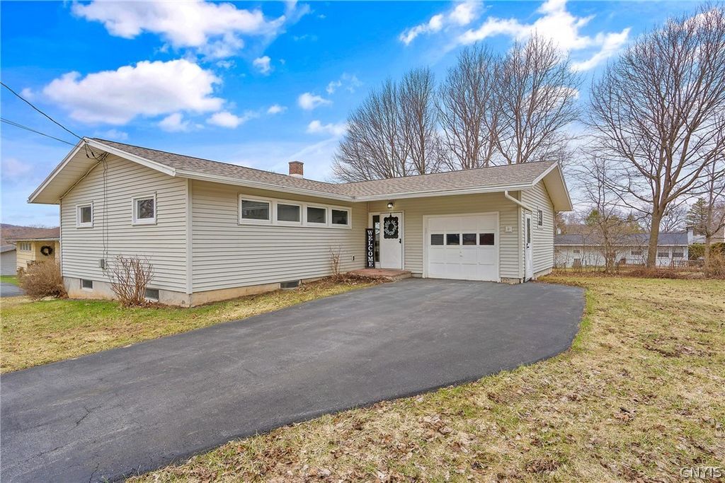 Photo of 123 Forrest Way Way, Camillus, NY 13031 (MLS # S1666226)