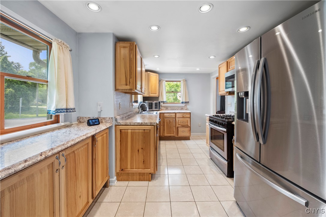 101 Van Mara Drive, Cicero, New York image 6