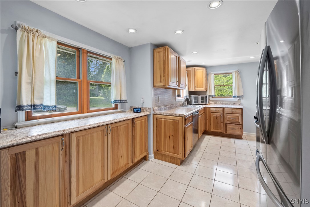 101 Van Mara Drive, Cicero, New York image 5