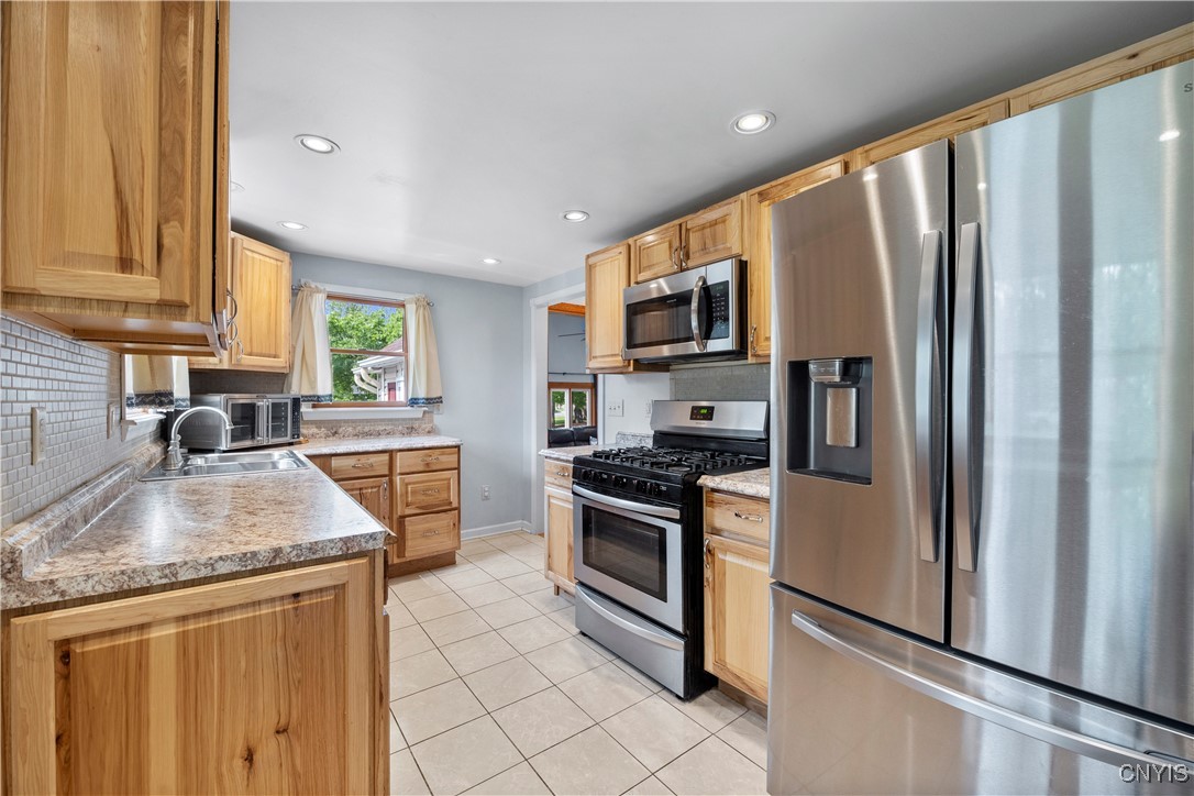 101 Van Mara Drive, Cicero, New York image 7