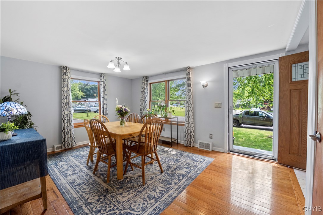 101 Van Mara Drive, Cicero, New York image 4