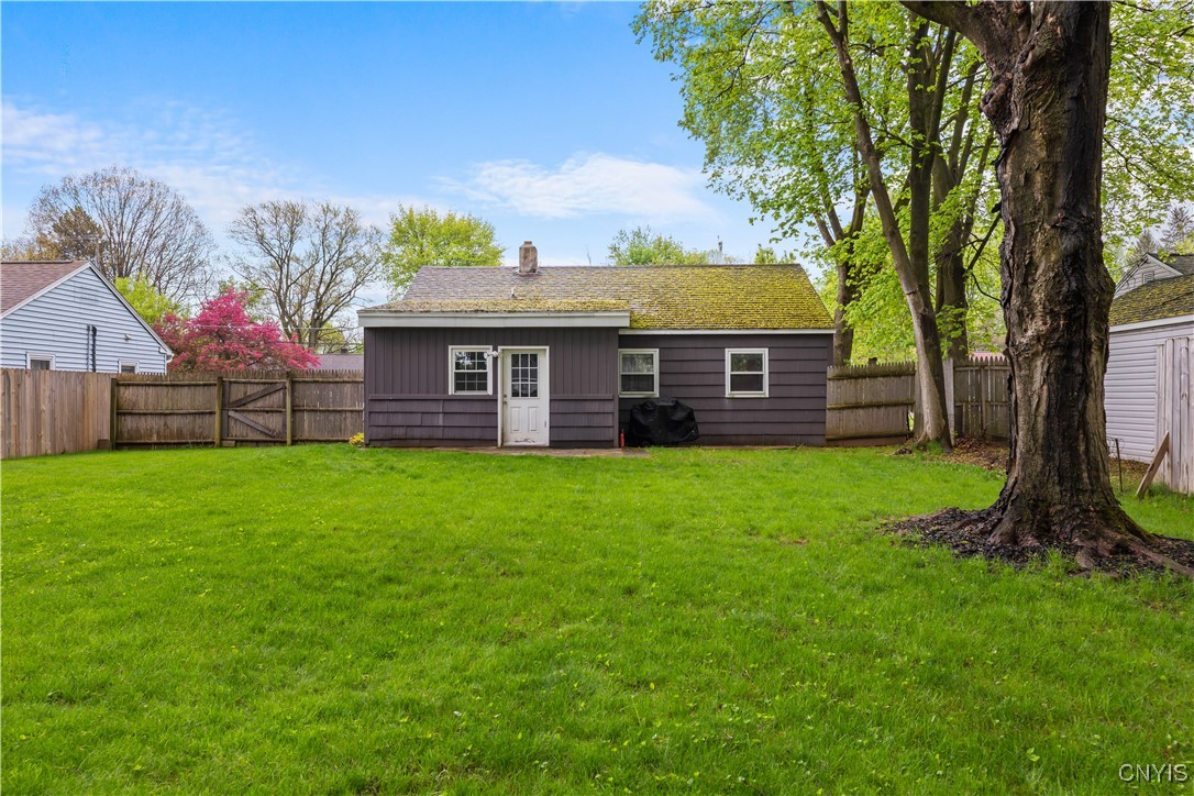 37 Waterbury Drive, Clay, New York image 2