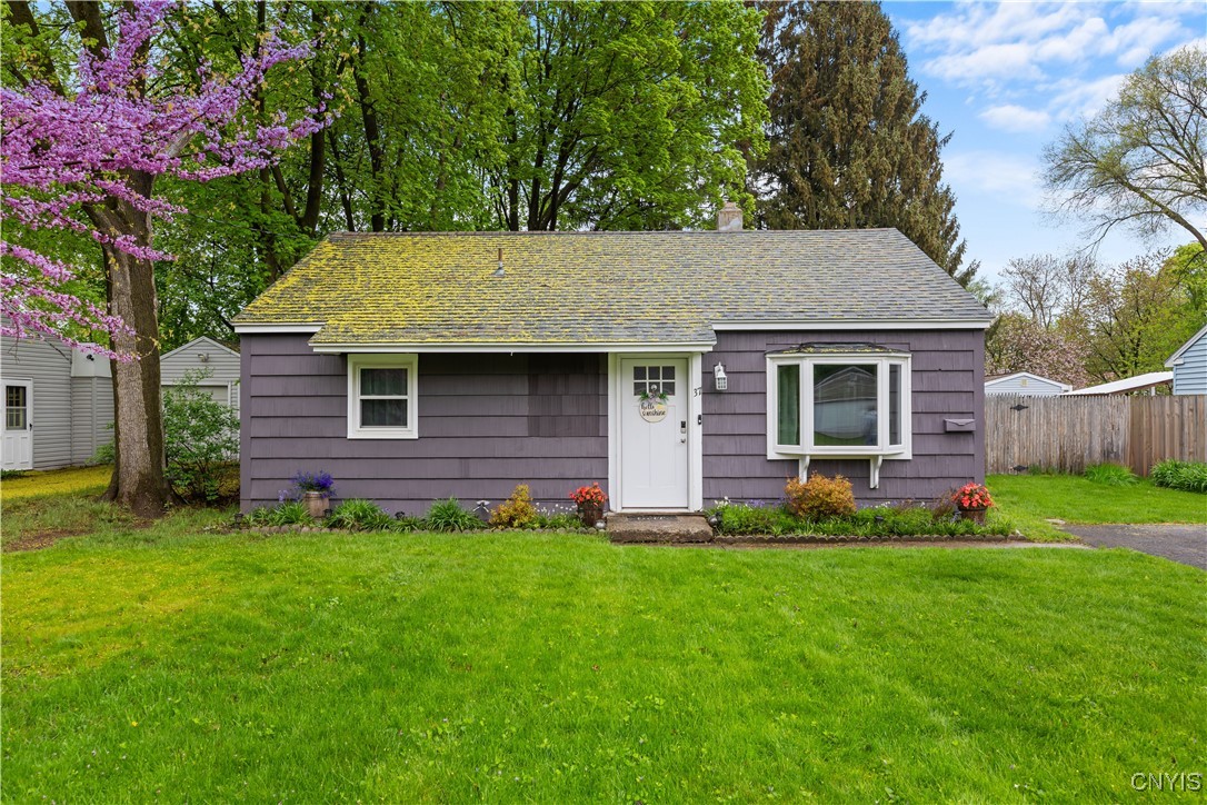 37 Waterbury Drive, Clay, New York image 1