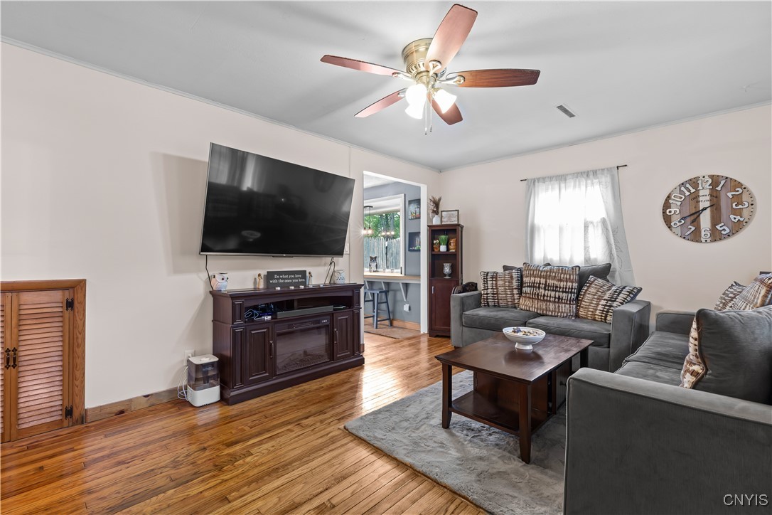 37 Waterbury Drive, Clay, New York image 4
