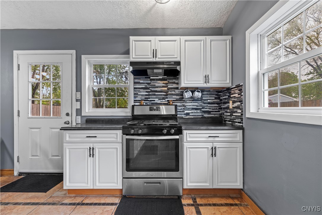 37 Waterbury Drive, Clay, New York image 10