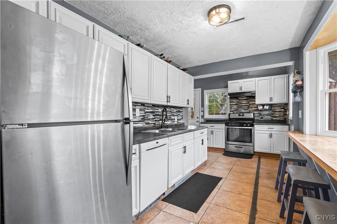 37 Waterbury Drive, Clay, New York image 14