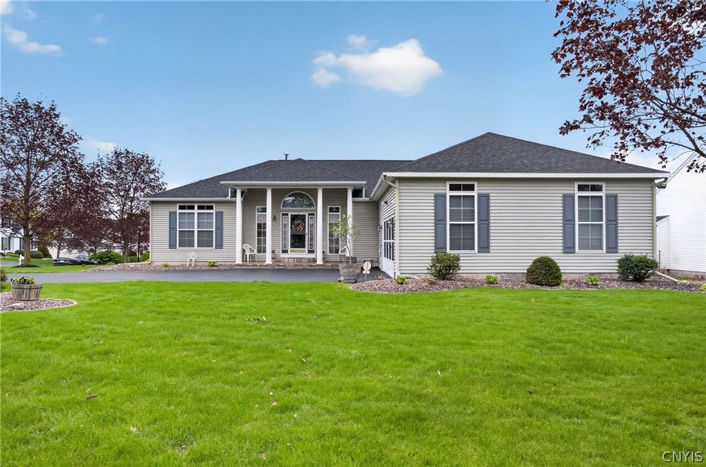 Photo of 132 Lorian Drive, Salina, NY 13212 (MLS # S1677957)
