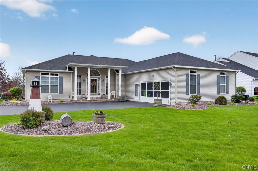 Photo of 132 Lorian Drive, Salina, NY 13212 (MLS # S1677957)