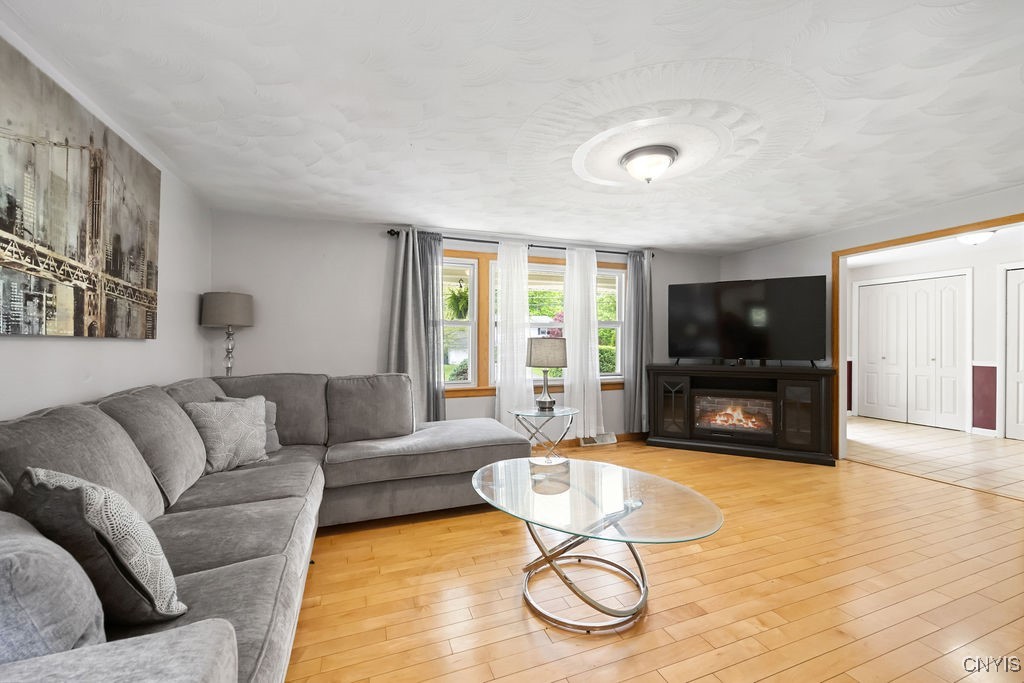 108 Pineledge Road, Camillus, New York image 8