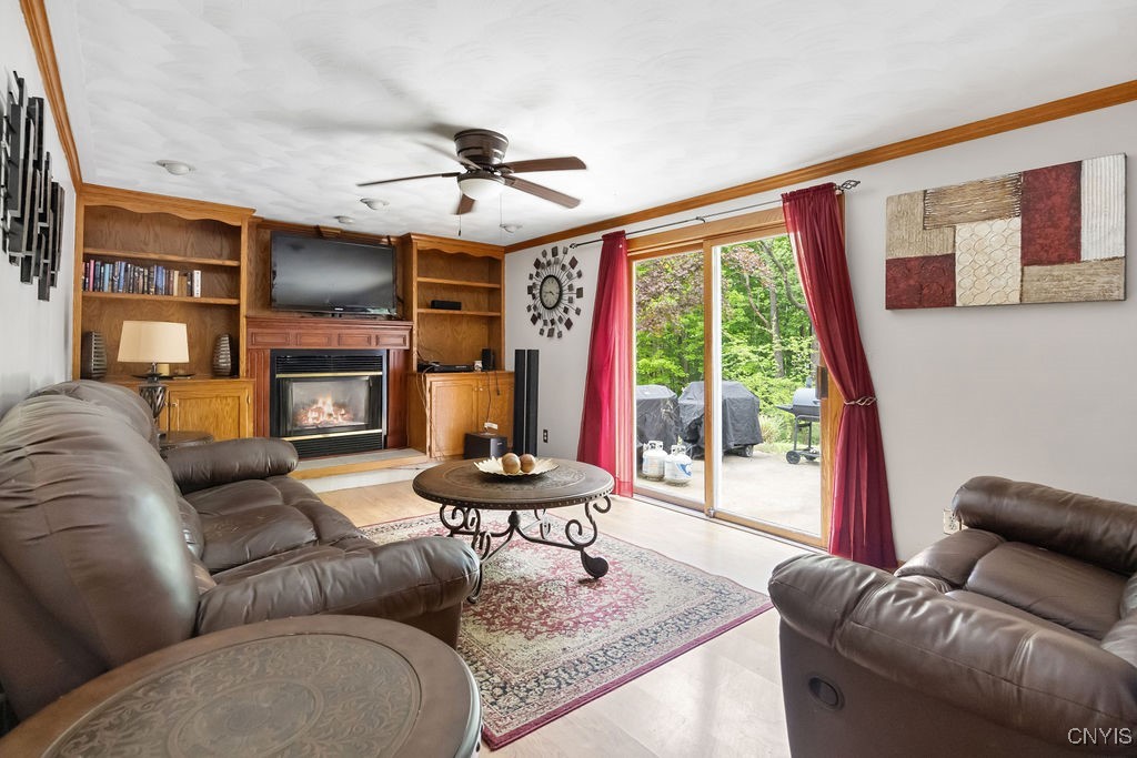 108 Pineledge Road, Camillus, New York image 6