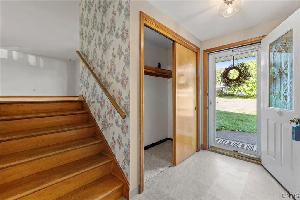 Photo of 203 Oakridge Drive, Camillus, NY 13031 (MLS # S1704495)