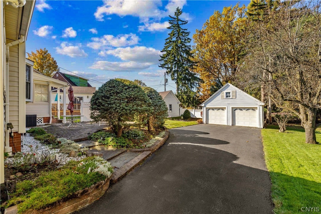 2208 Douglas Crescent