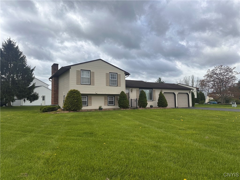 5566 Veneto Drive, Clay, New York image 1