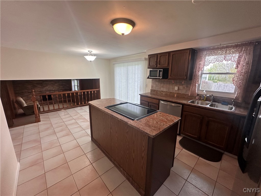 5566 Veneto Drive, Clay, New York image 9
