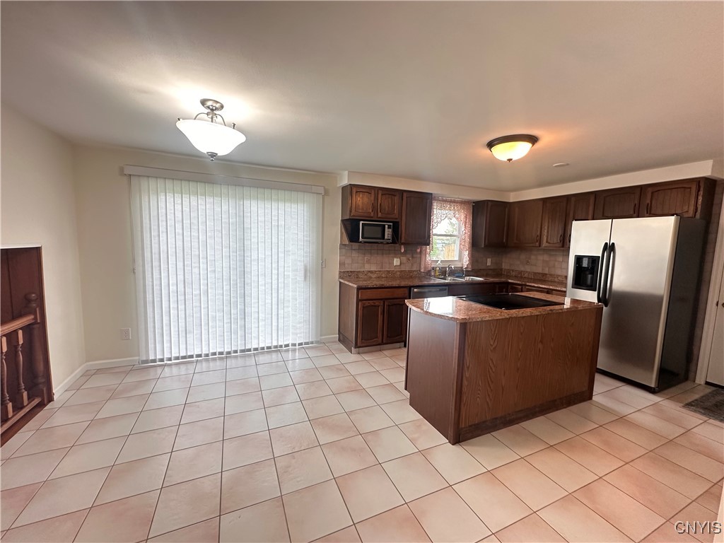 5566 Veneto Drive, Clay, New York image 7