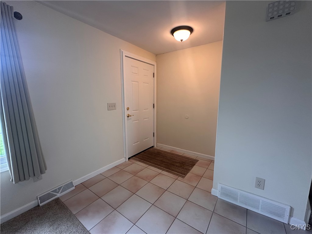 5566 Veneto Drive, Clay, New York image 3