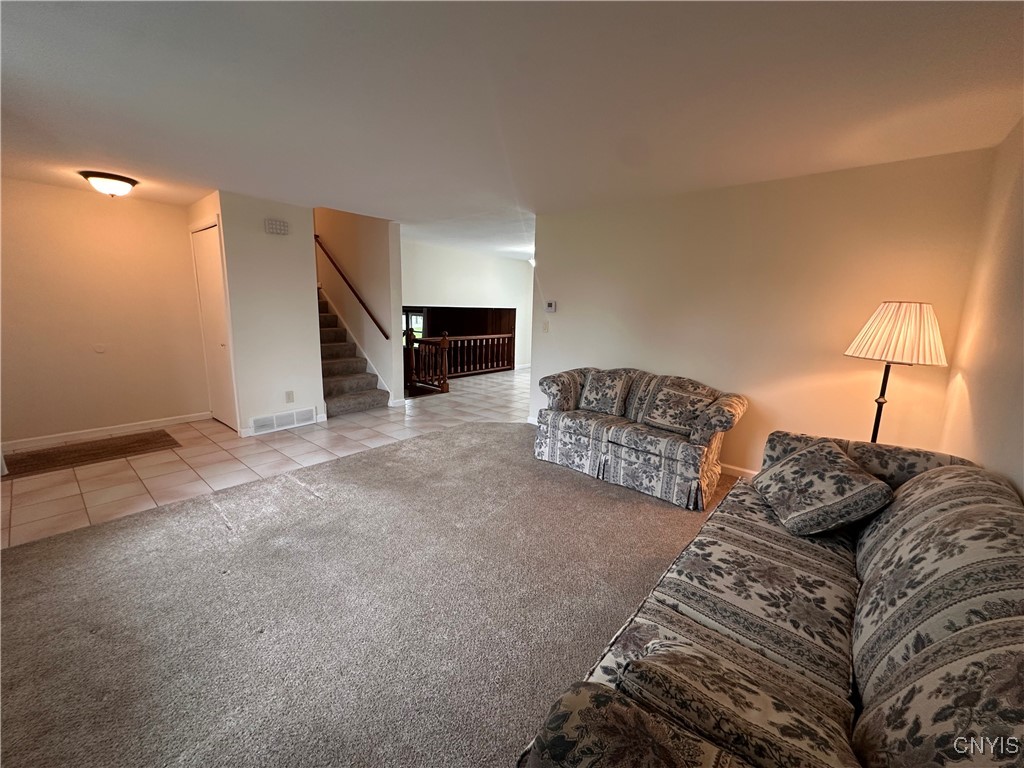 5566 Veneto Drive, Clay, New York image 5