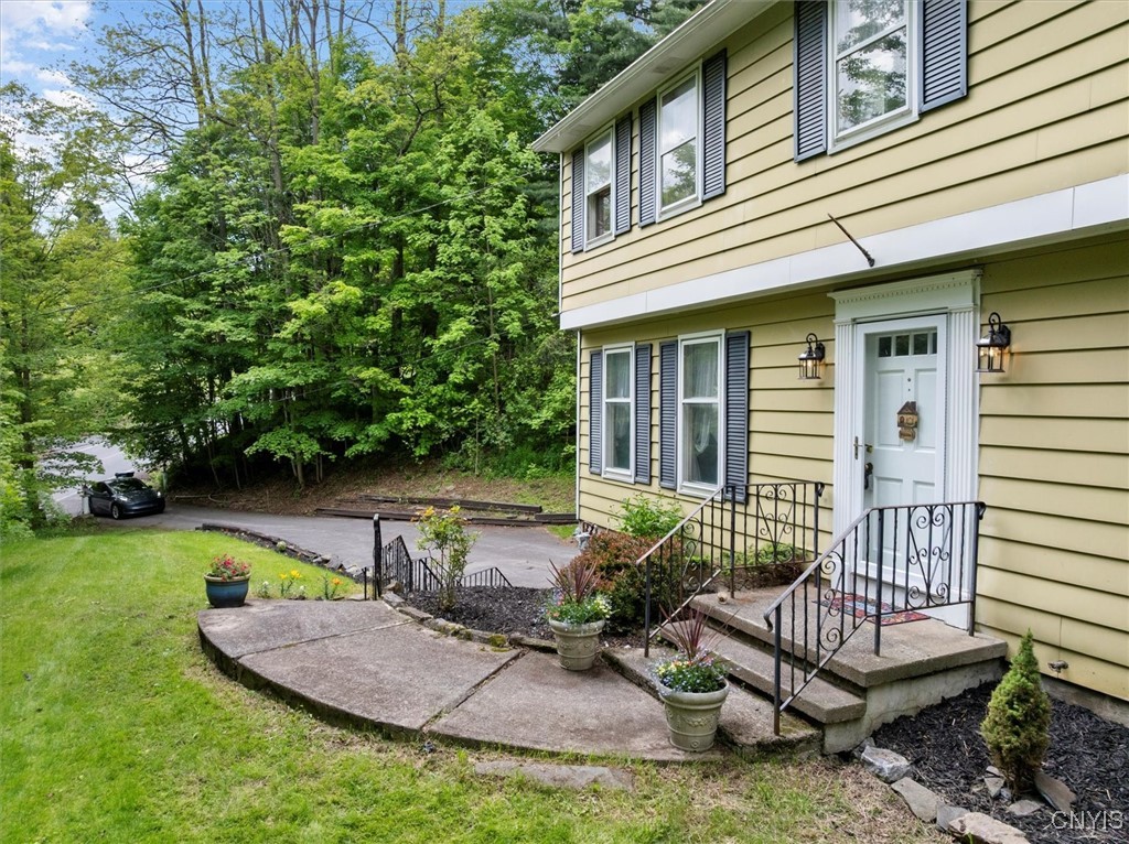 9217 Red Hill Road, New Hartford, New York image 2