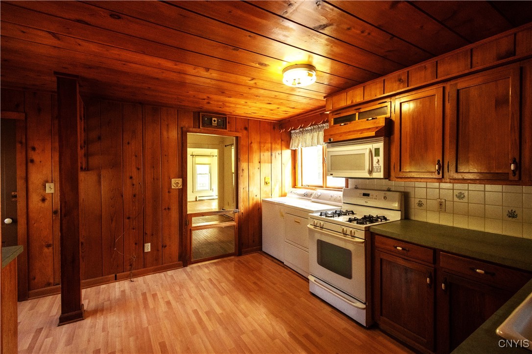 Manlius, New York 13066, United States, 3 Bedrooms Bedrooms, ,2 BathroomsBathrooms,Residential,Active,222899