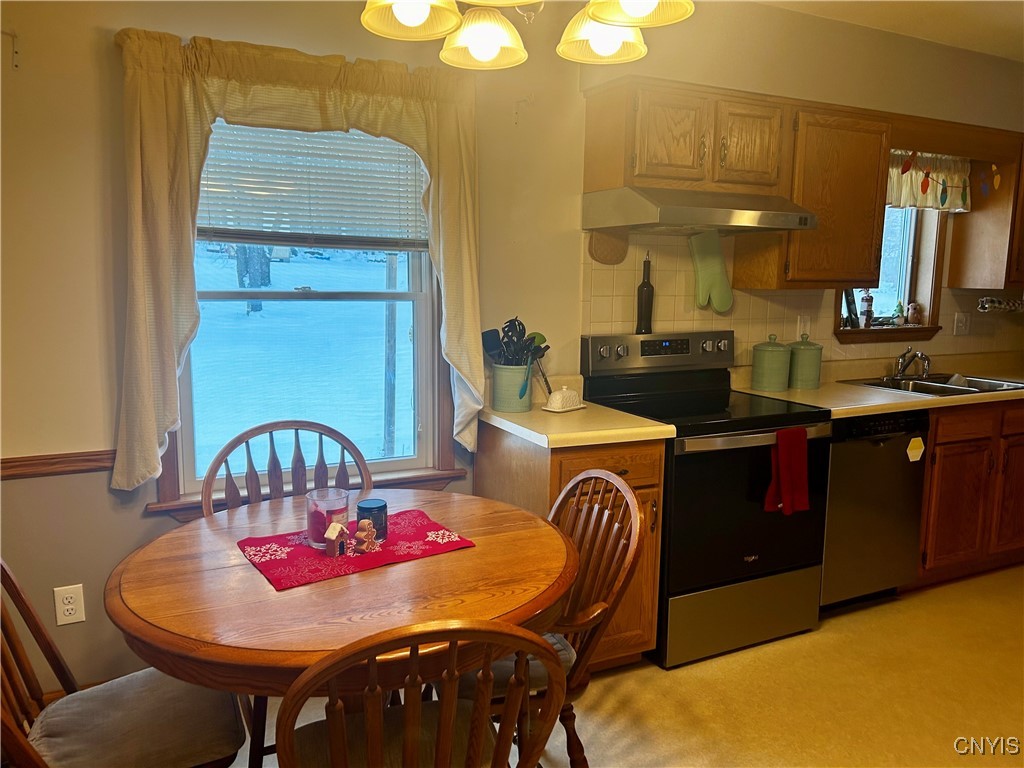 55 Erins Way, West Monroe, New York image 3