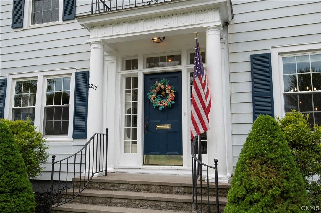 2217 Douglas Crescent