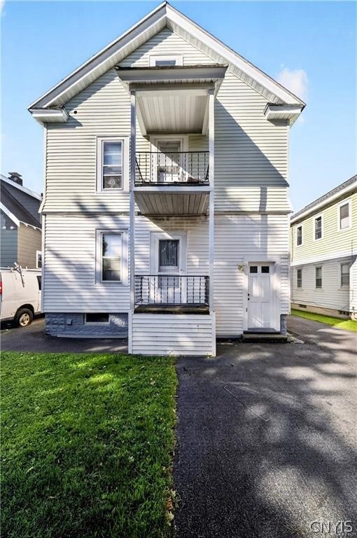164-66 Loma Avenue