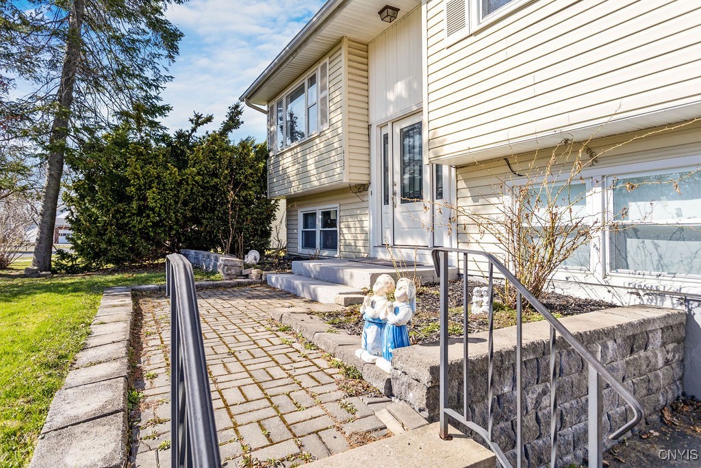4133 Birchwood Drive, Clay, New York image 2