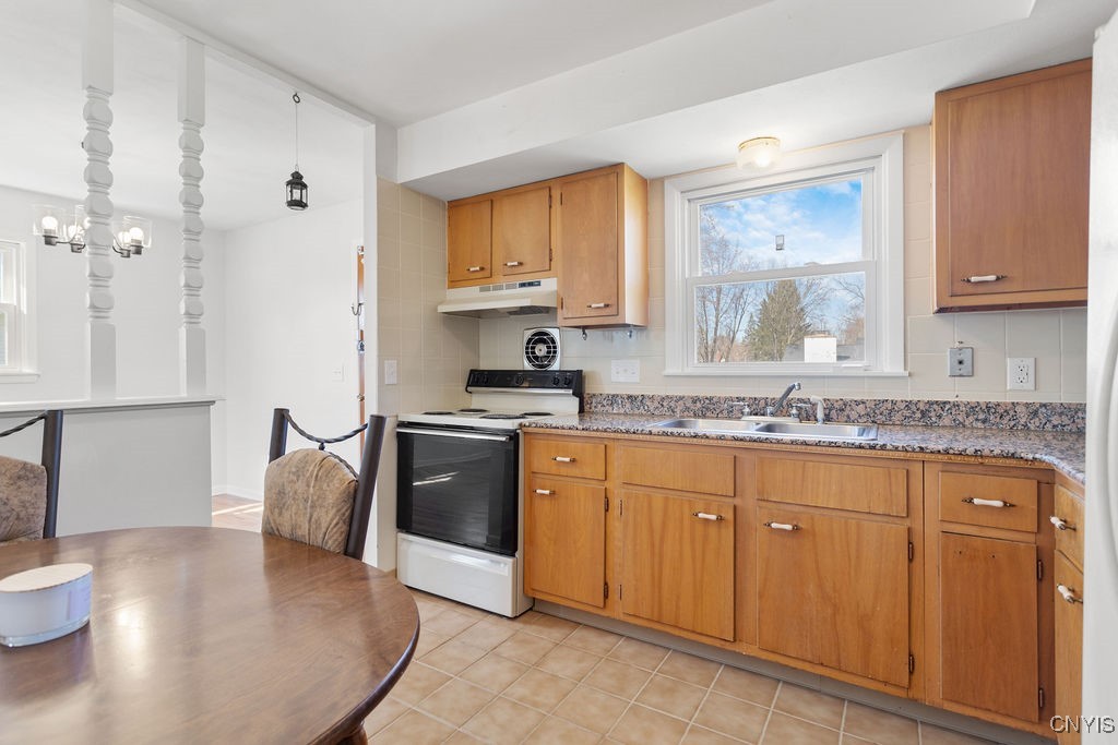 4133 Birchwood Drive, Clay, New York image 12