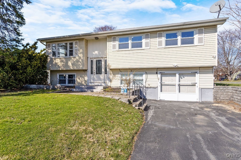 4133 Birchwood Drive, Clay, New York image 1