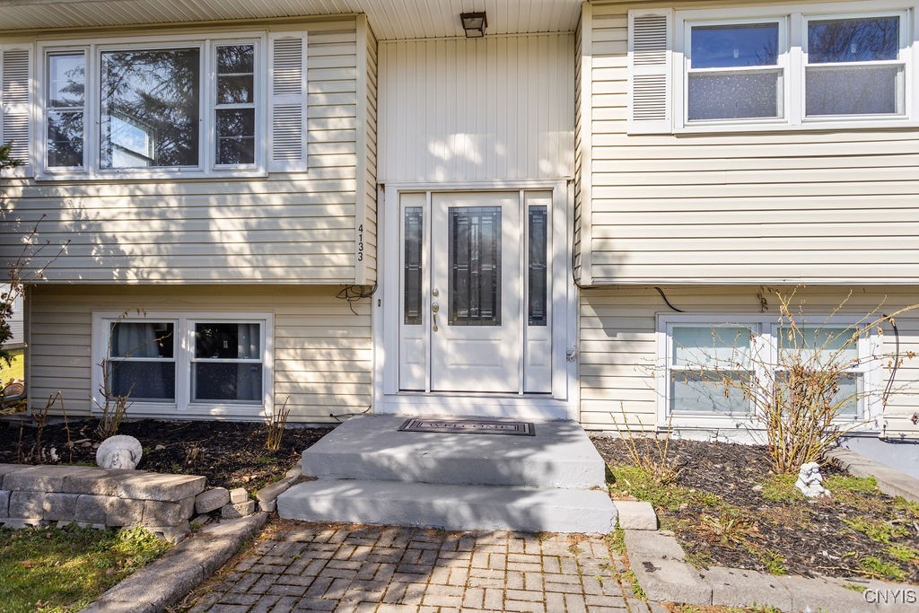 4133 Birchwood Drive, Clay, New York image 3