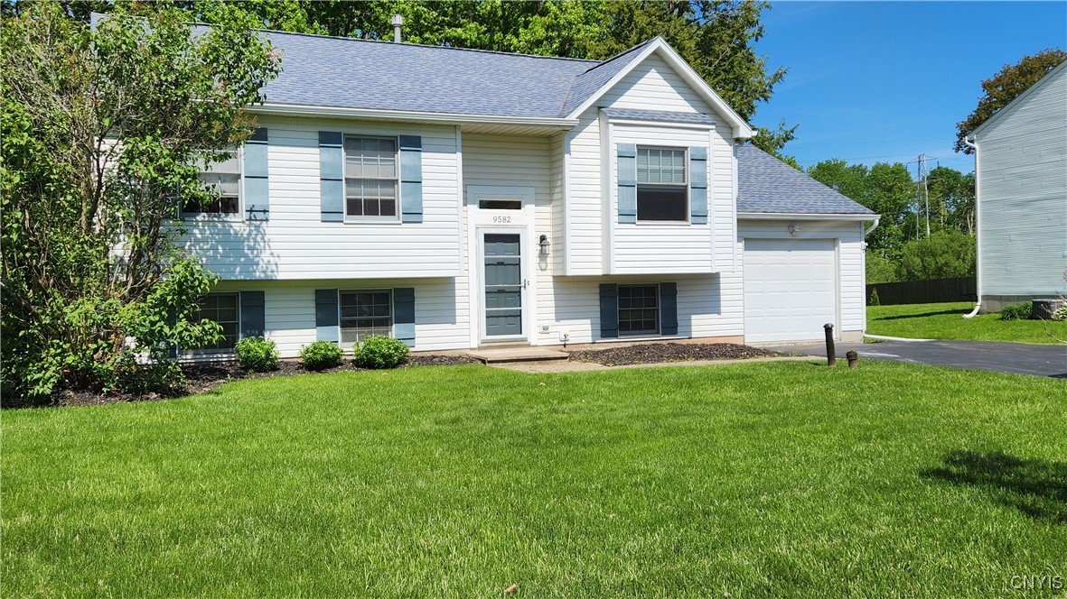 9582 Clarecastle Path Path, Cicero, New York image 2