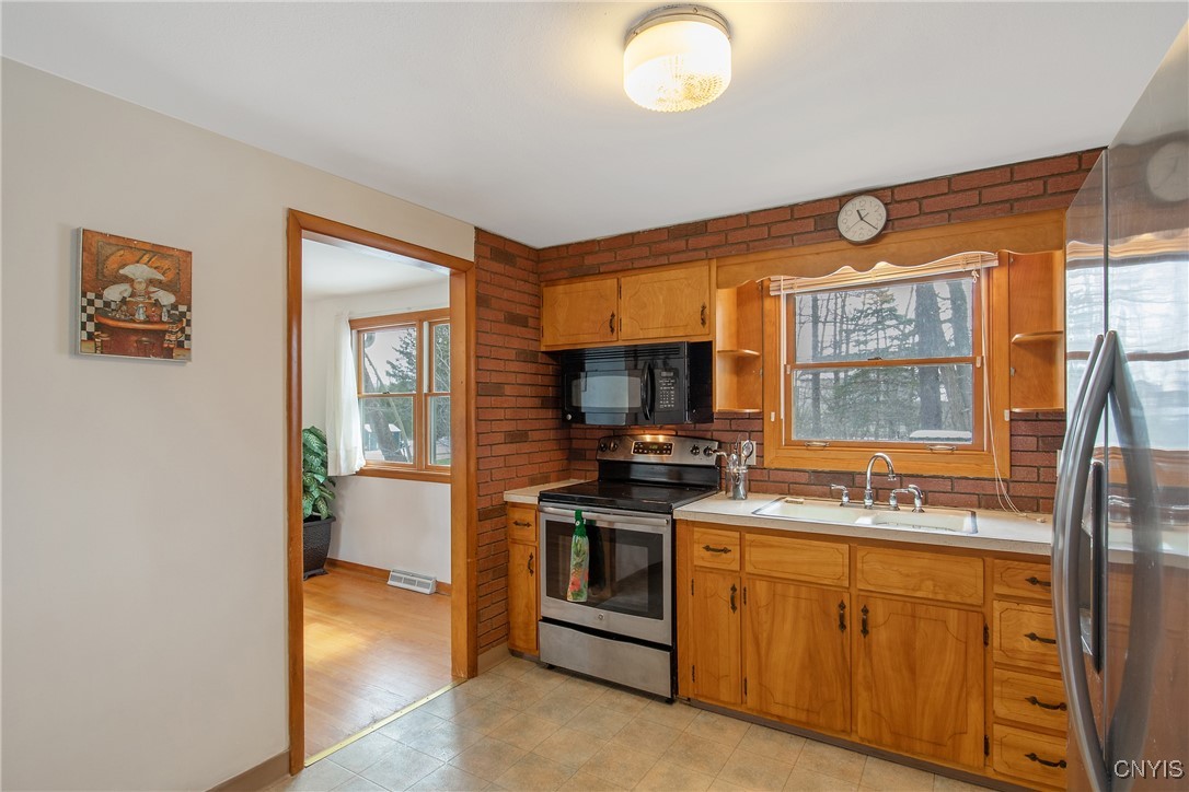 132 Bennett Road, Camillus, New York image 12