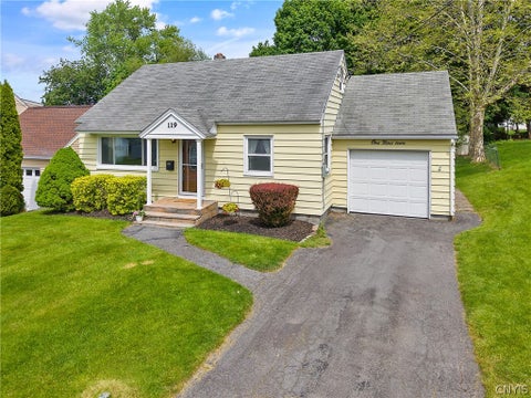 Homes For Sale - 119 Fairwood Drive<br/> Onondaga County, Camillus, NY 13219