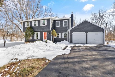 8769 Foxfire Ln Baldwinsville NY 13027