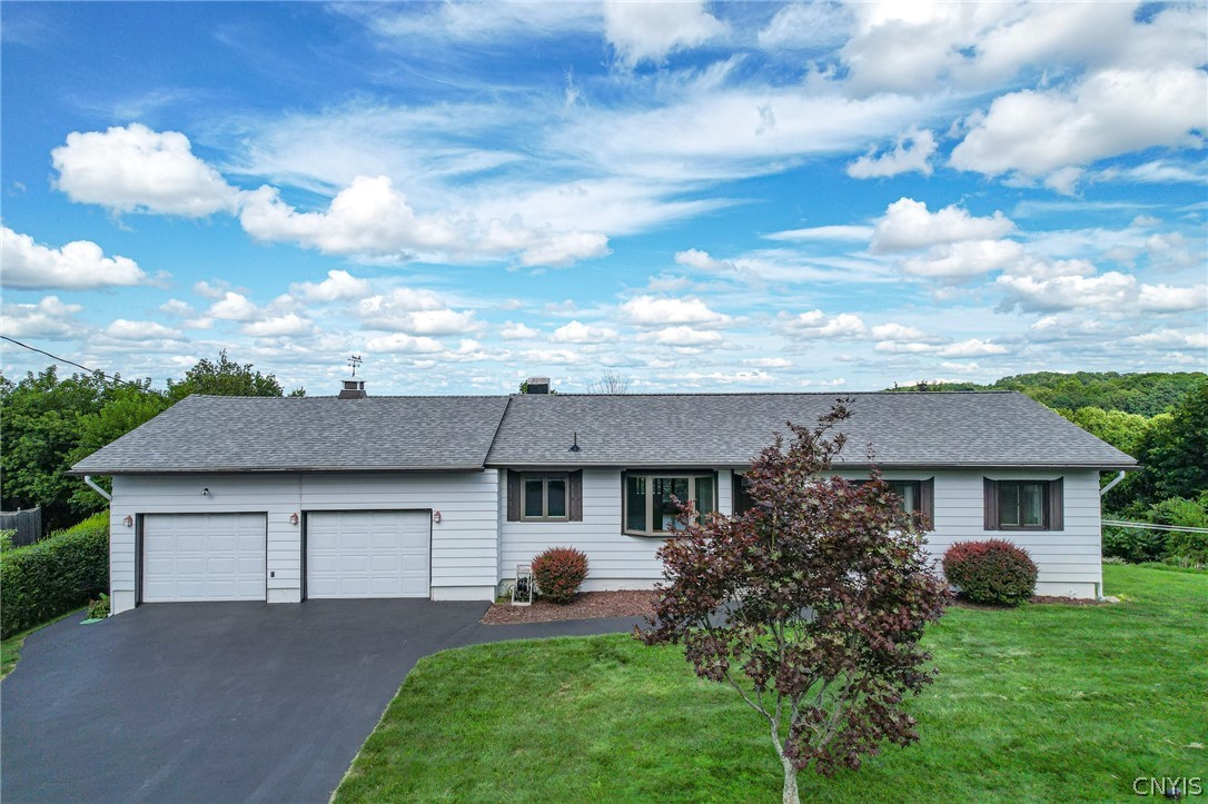 212 Monte Vista Drive, Camillus, New York image 1