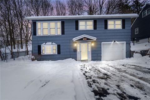 Homes For Sale - 310 Gordon Parkway<br/> Camillus, NY 13219