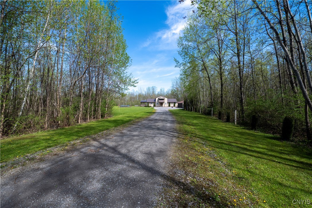 7678 Totman Road, Cicero, New York image 2