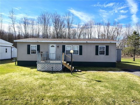 Homes For Sale - 131 Pazdur Boulevard<br/> Westmoreland, NY 13440