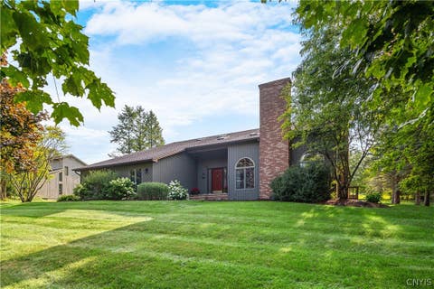 Photo of 4736 Prestwick Drive, Manlius, NY 13104 (MLS # S1702016)