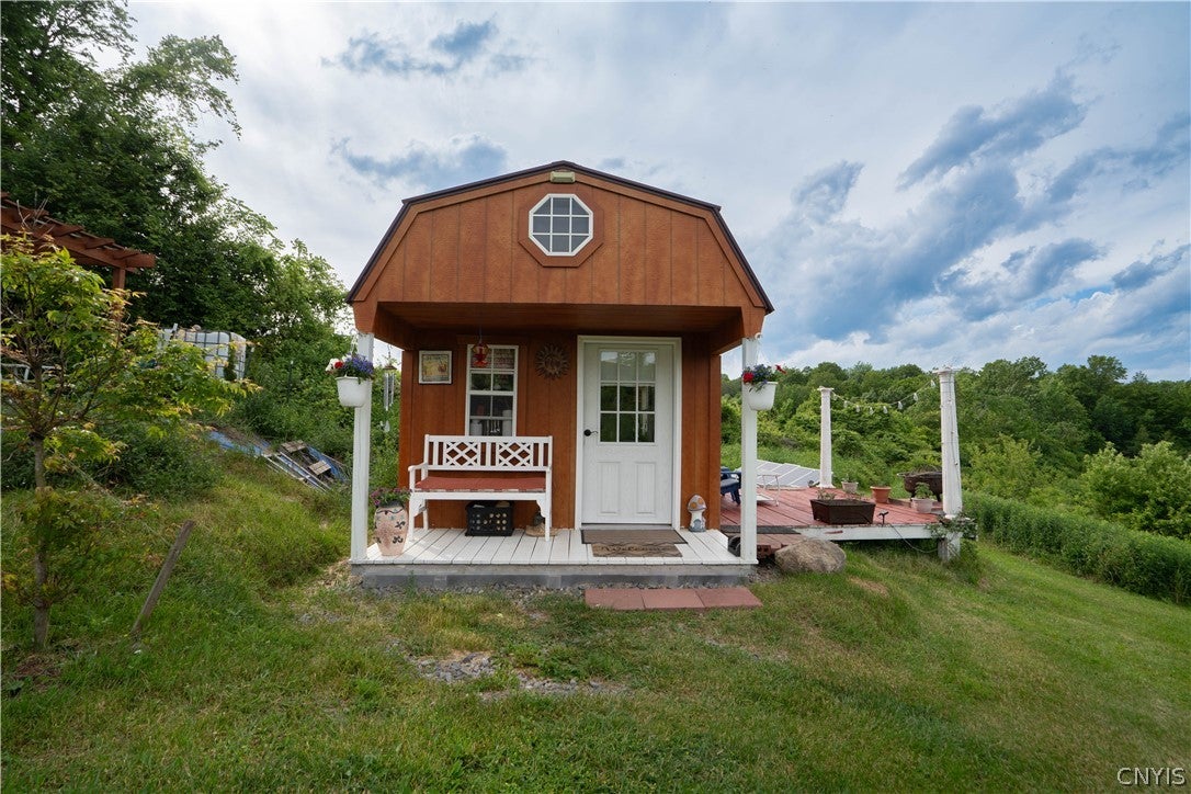 385 Johnny Cake Road