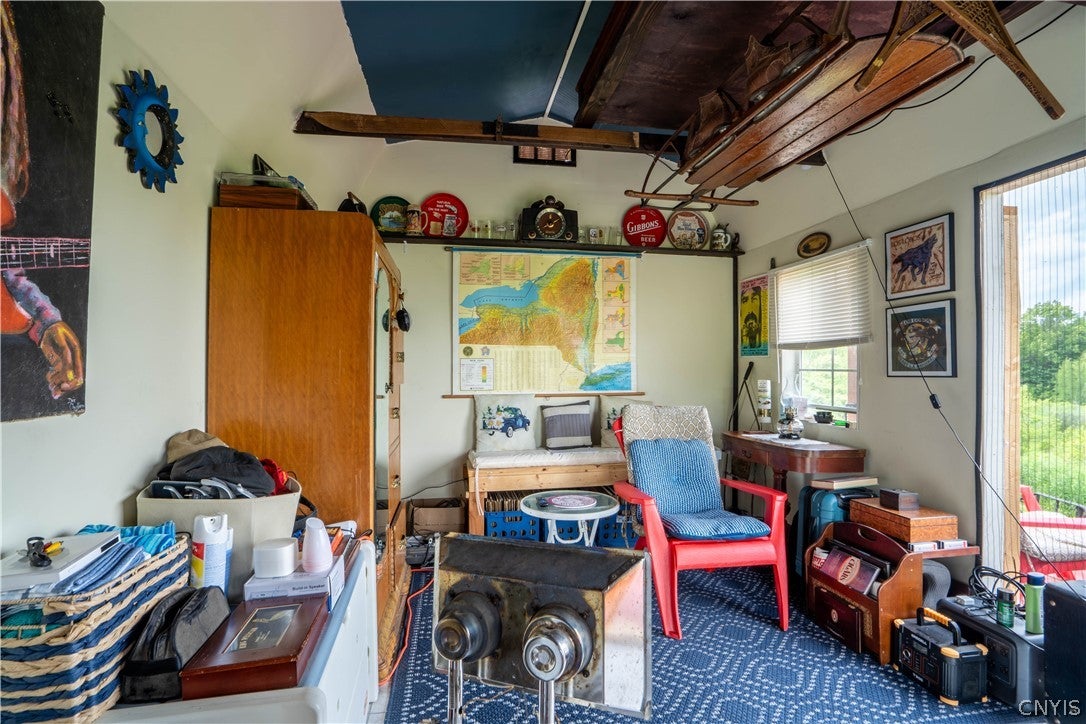 385 Johnny Cake Road